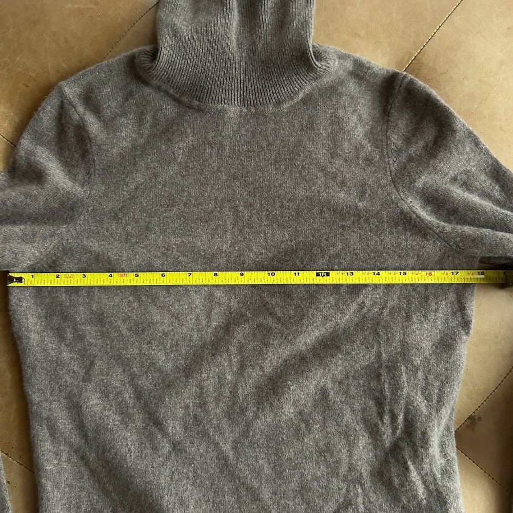 100% Cashmere Turtleneck Sweater Neutral Minimalist Capsule Wardrobe Womens M - Picture 9 of 11